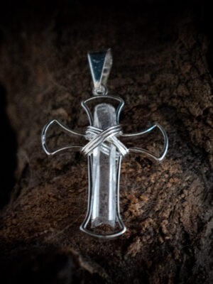 DSB_6989 Bergkristal hanger kruis verzilverd